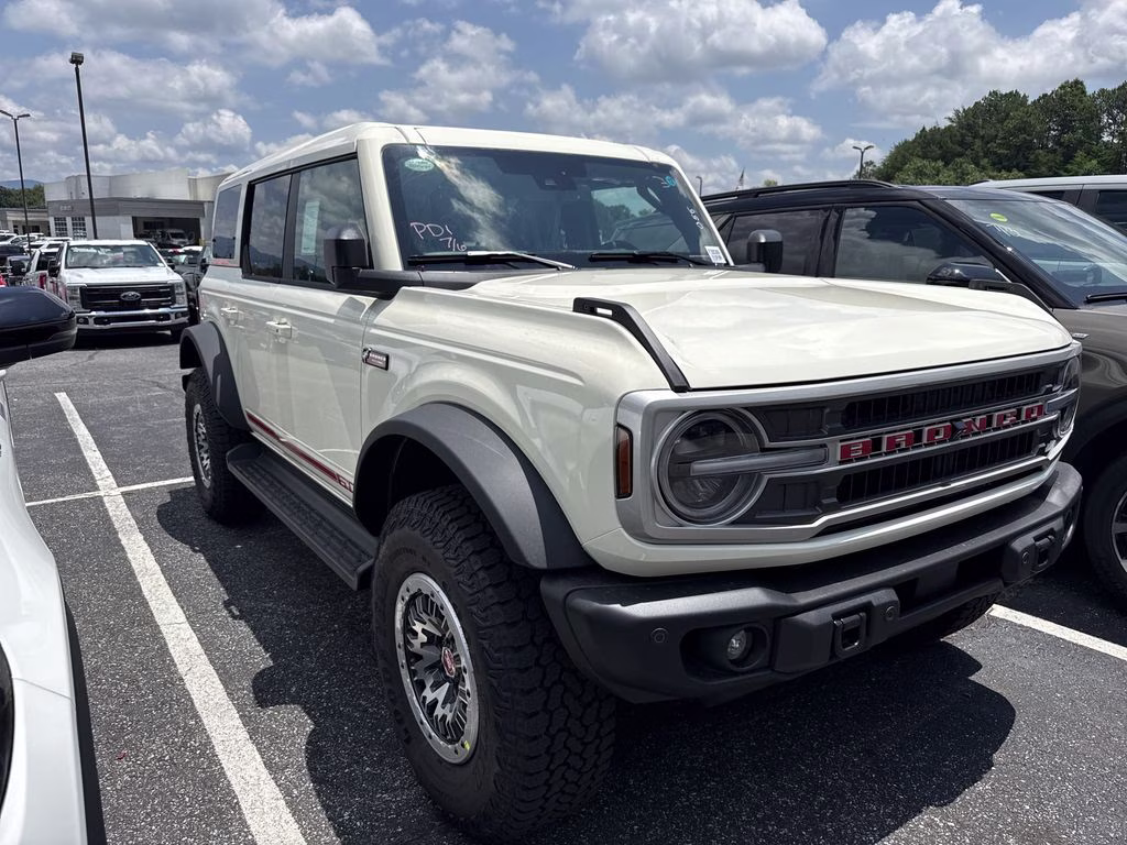 2026 Wimbledon White Ford Bronco Outer Banks 4X4 SUV