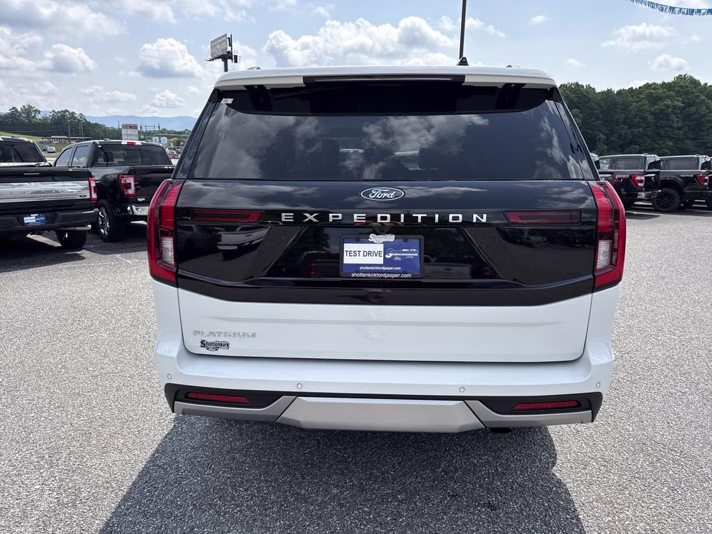 2025 Oxford White Ford Expedition Platinum 4X4 SUV