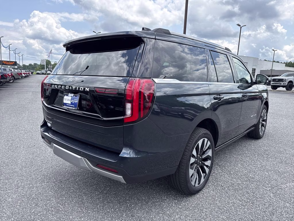 2025 Blue Metallic Ford Expedition Platinum 4X4 SUV