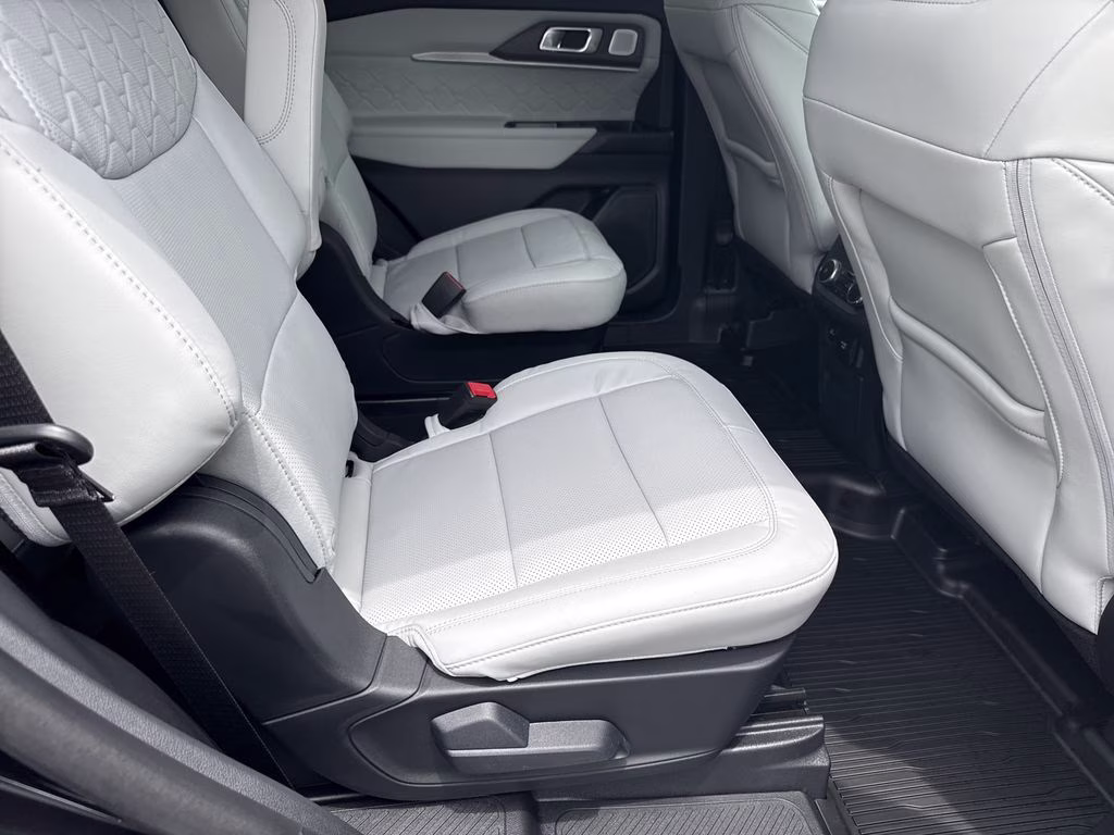 2025 Black Metallic Ford Explorer Platinum 4X4 SUV