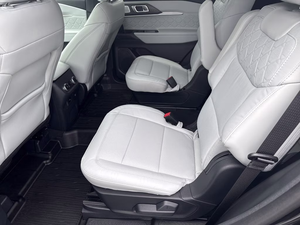 2025 Black Metallic Ford Explorer Platinum 4X4 SUV