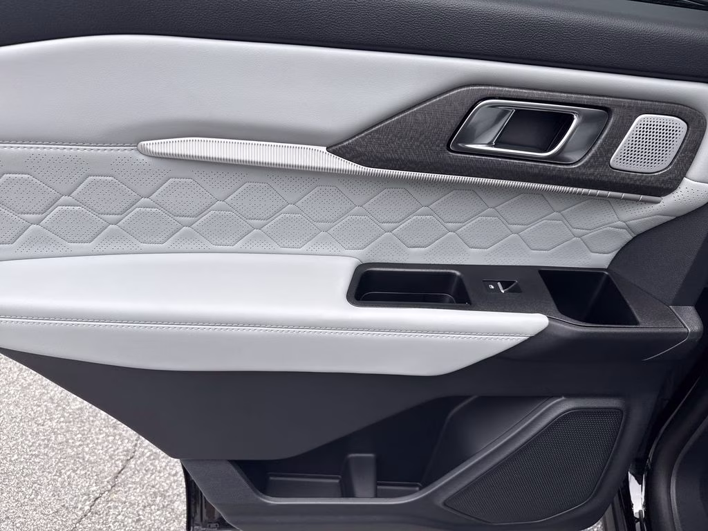 2025 Black Metallic Ford Explorer Platinum 4X4 SUV