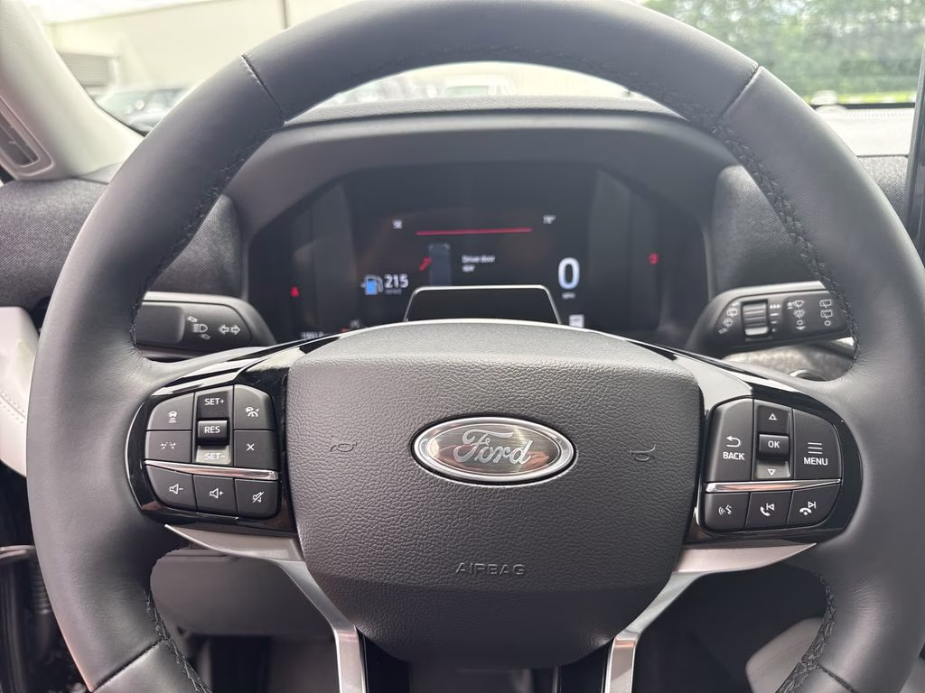 2025 Black Metallic Ford Explorer Platinum 4X4 SUV