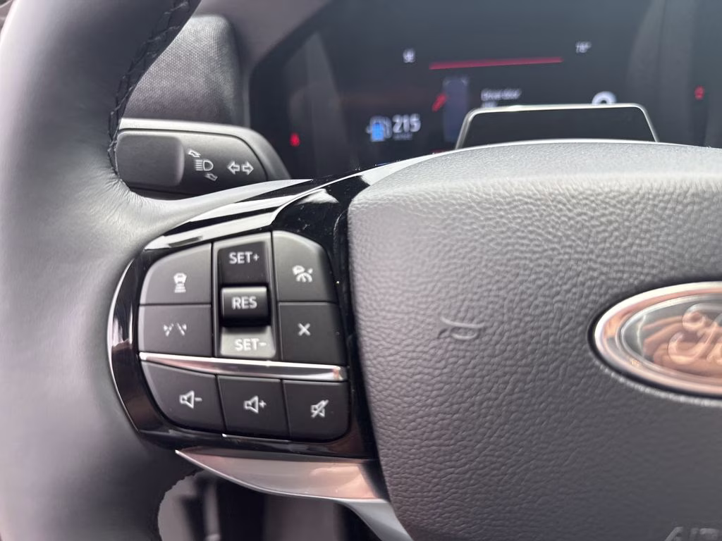2025 Black Metallic Ford Explorer Platinum 4X4 SUV