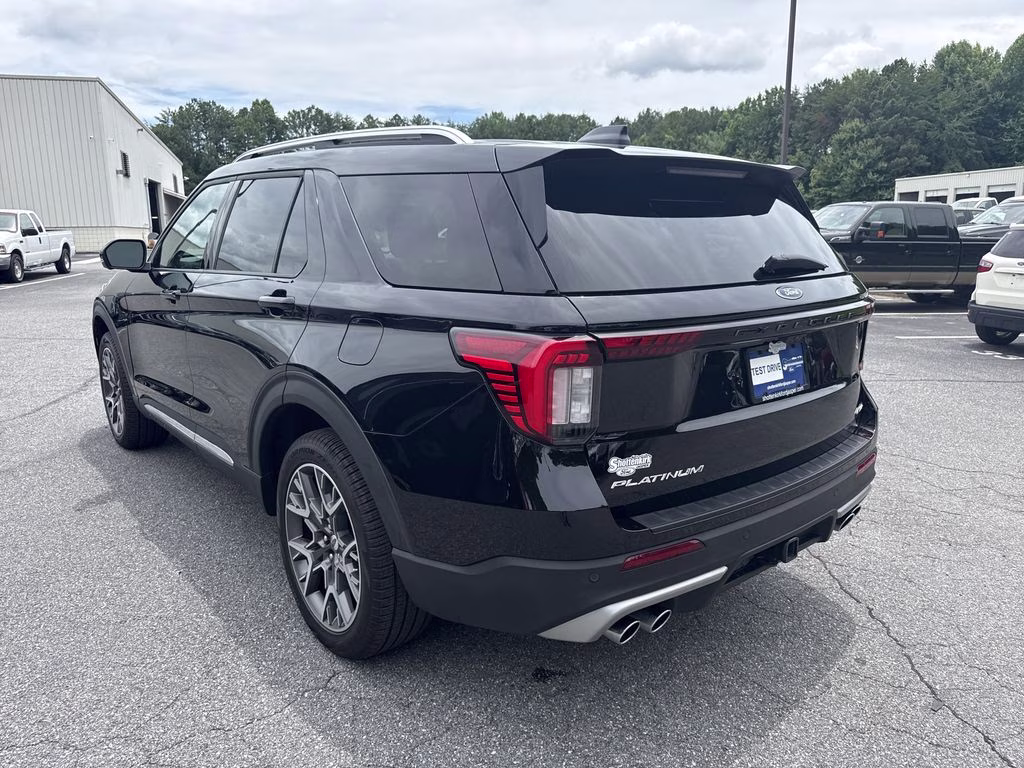 2025 Black Metallic Ford Explorer Platinum 4X4 SUV