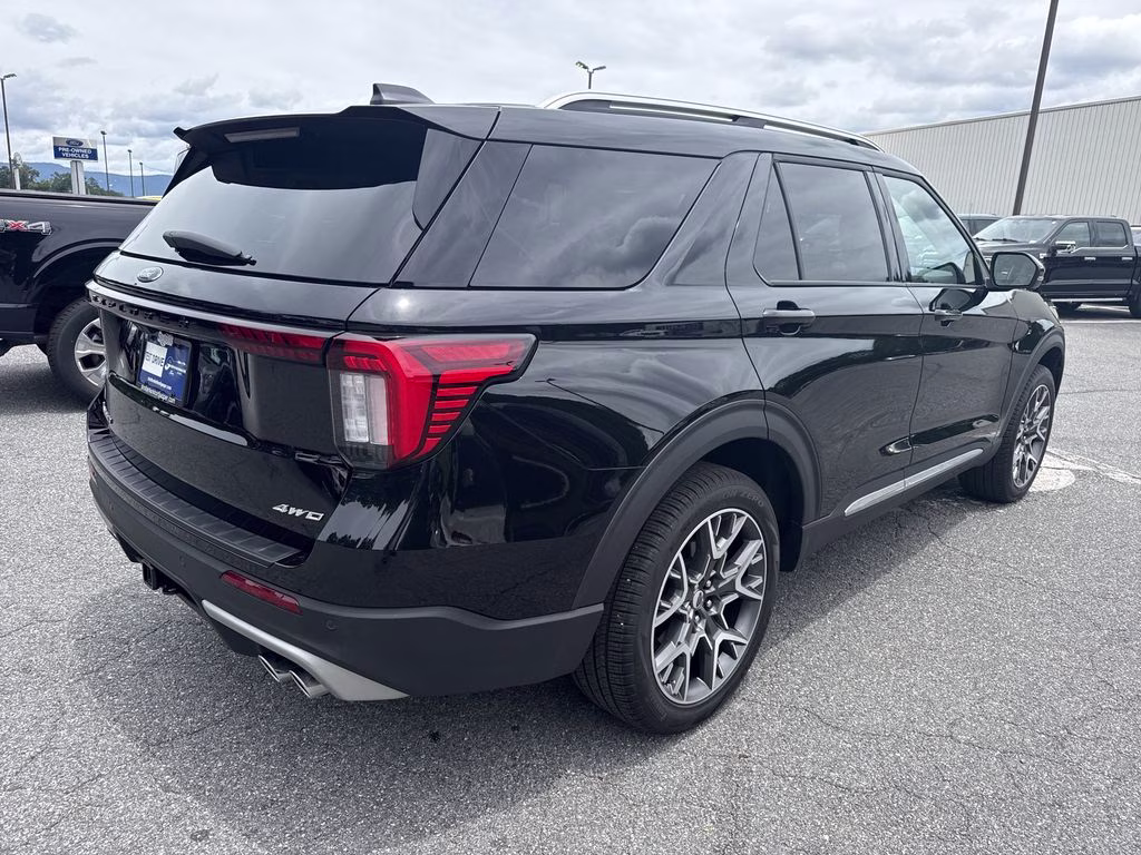 2025 Black Metallic Ford Explorer Platinum 4X4 SUV