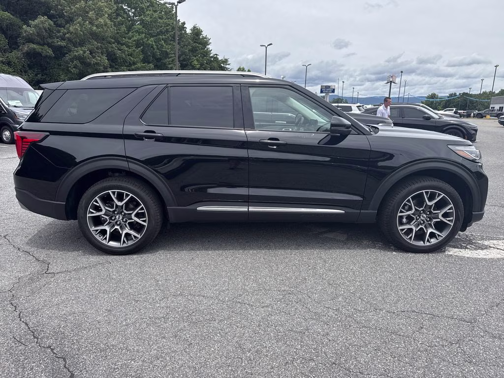 2025 Black Metallic Ford Explorer Platinum 4X4 SUV