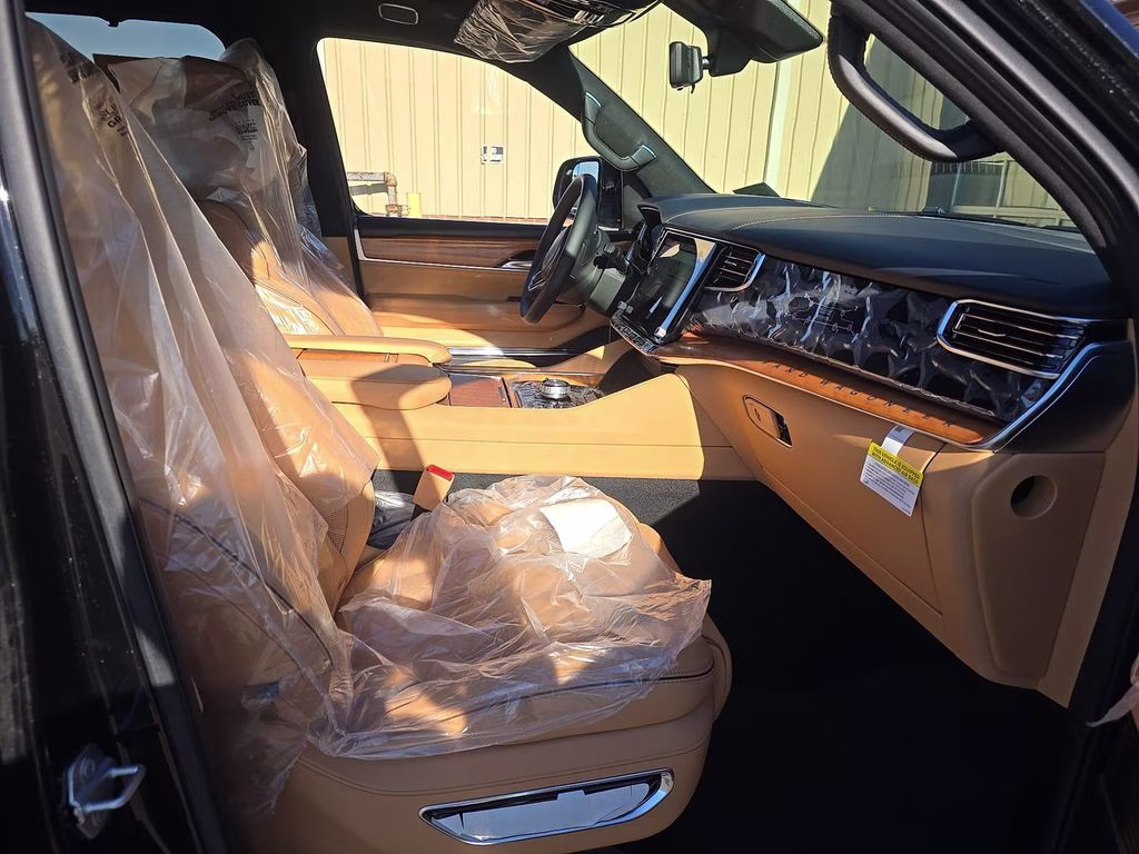 2023 Diamond Black Crystal Pearlcoat Jeep Grand Wagoneer L Series III 4X4 SUV