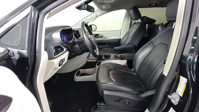 2021 Brilliant Black Crystal Pearlcoat Chrysler Pacifica Hybrid Touring L FWD Van