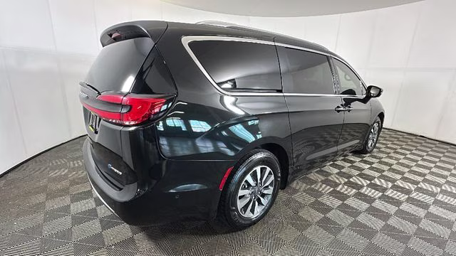 2021 Brilliant Black Crystal Pearlcoat Chrysler Pacifica Hybrid Touring L FWD Van