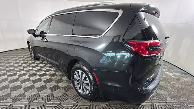 2021 Brilliant Black Crystal Pearlcoat Chrysler Pacifica Hybrid Touring L FWD Van