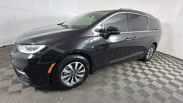 2021 Brilliant Black Crystal Pearlcoat Chrysler Pacifica Hybrid Touring L FWD Van