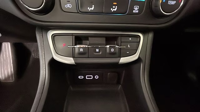 2023 Summit White GMC Terrain SLE FWD SUV