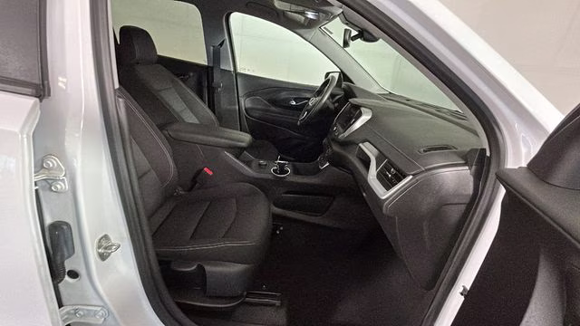 2023 Summit White GMC Terrain SLE FWD SUV