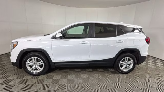 2023 Summit White GMC Terrain SLE FWD SUV