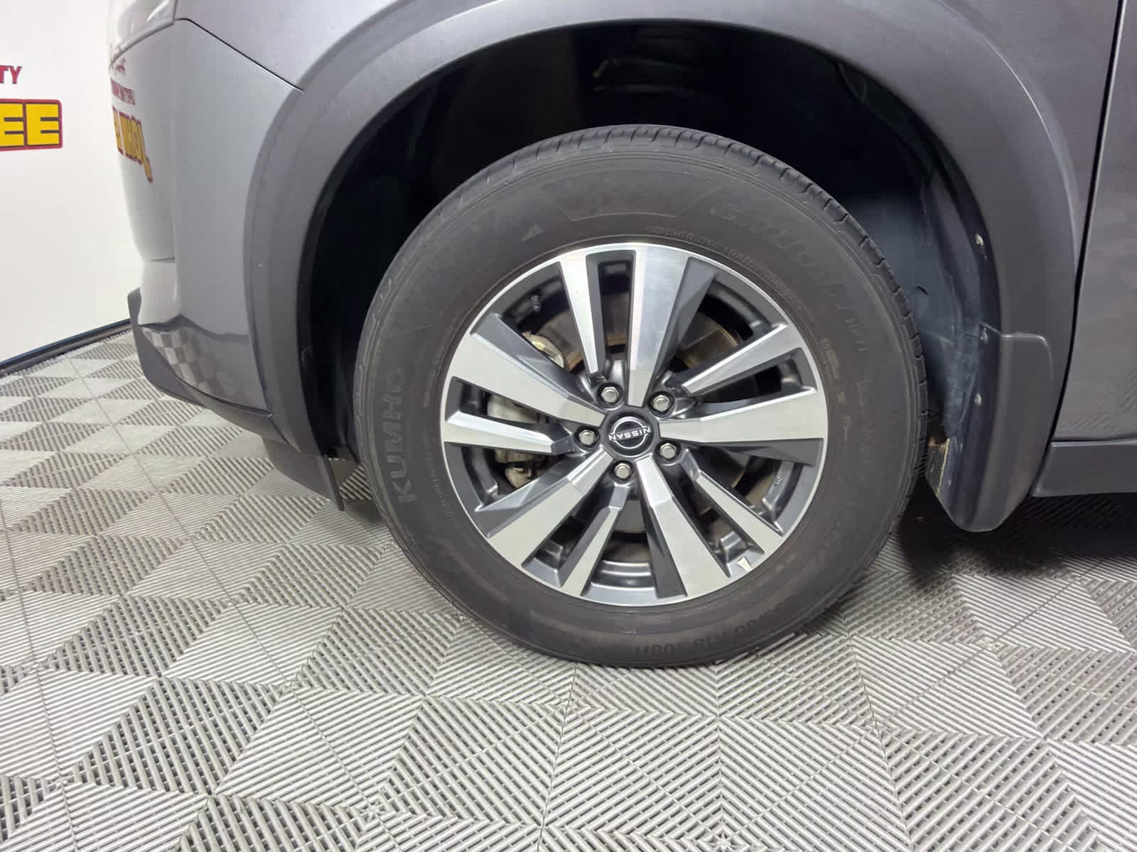 2024 Gun Metallic/Super Black Nissan Pathfinder SL FWD SUV
