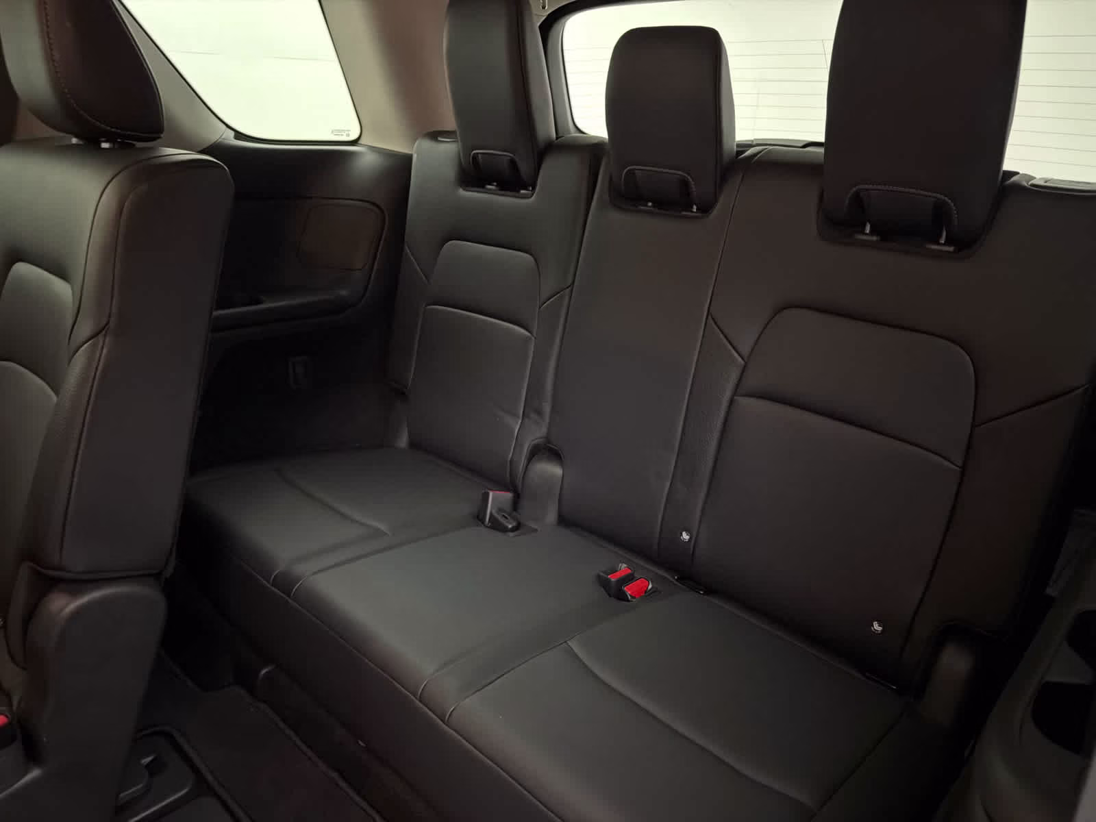 2024 Gun Metallic/Super Black Nissan Pathfinder SL FWD SUV