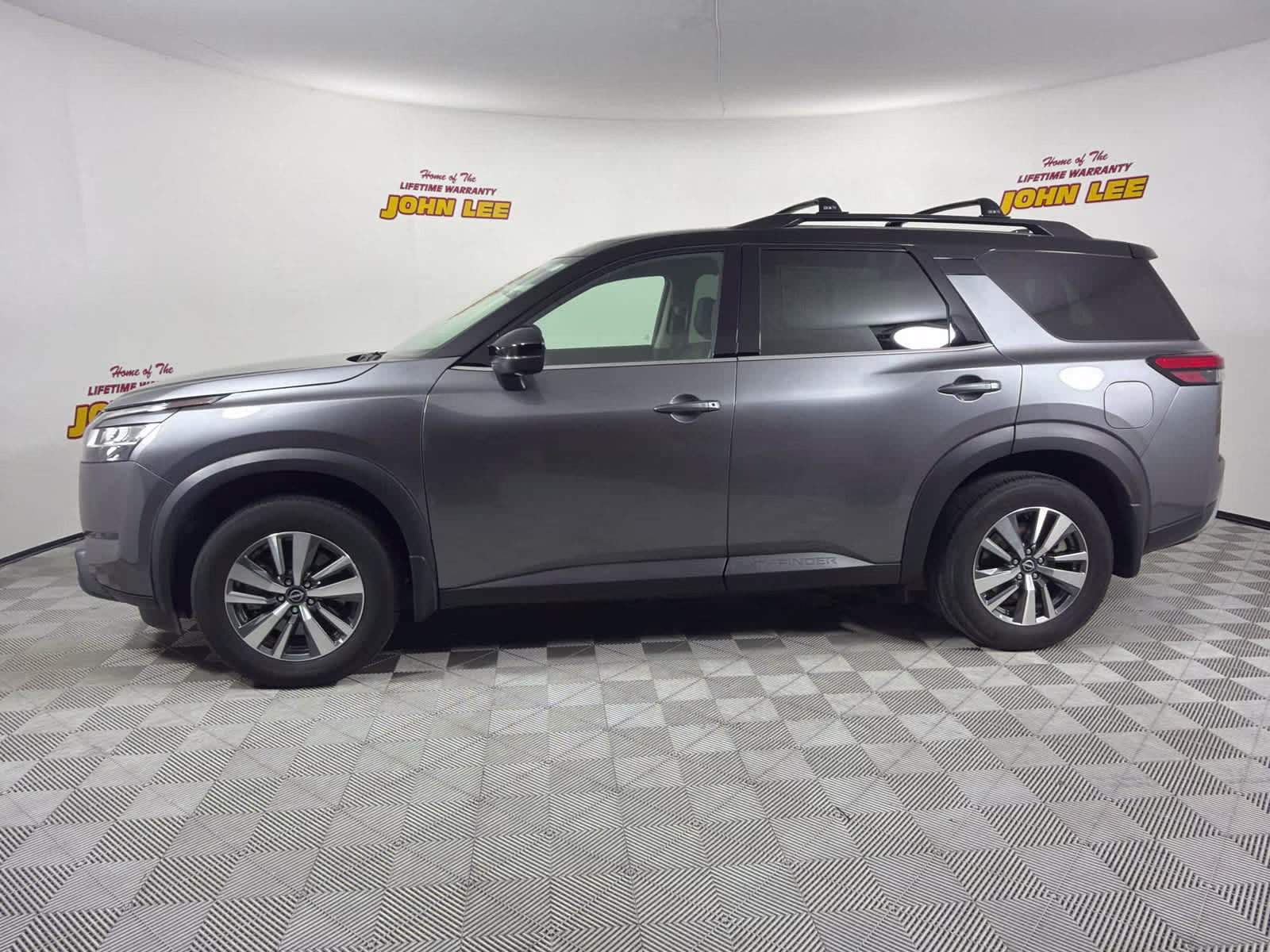 2024 Gun Metallic/Super Black Nissan Pathfinder SL FWD SUV