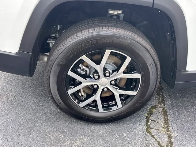 2025 Bright White Clearcoat Jeep Grand Cherokee L Limited 4X4 SUV