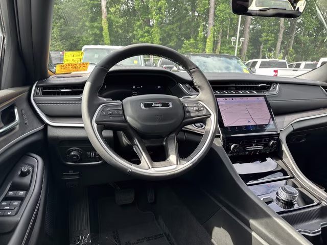 2025 Bright White Clearcoat Jeep Grand Cherokee L Limited 4X4 SUV