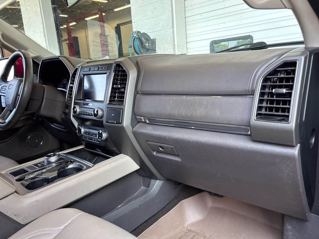 2020 Rapid Red Metallic Tinted Clearcoat Ford Expedition XLT RWD SUV