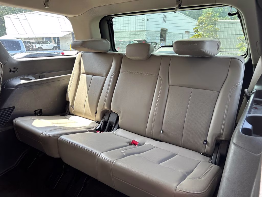 2020 Rapid Red Metallic Tinted Clearcoat Ford Expedition XLT RWD SUV