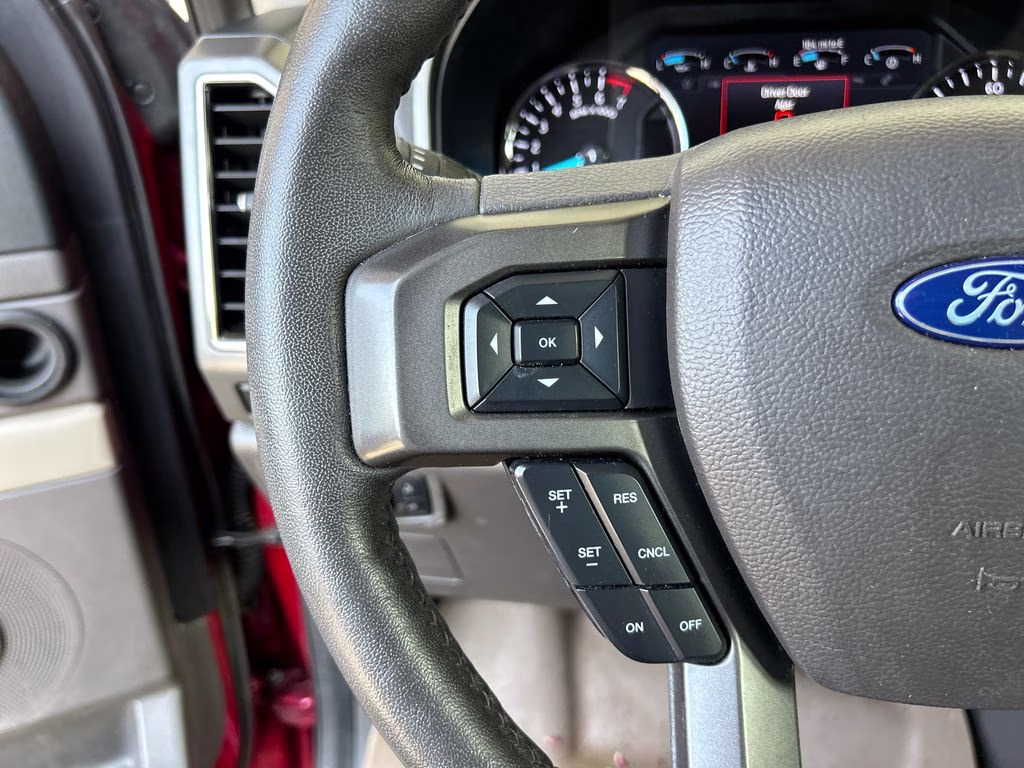 2020 Rapid Red Metallic Tinted Clearcoat Ford Expedition XLT RWD SUV