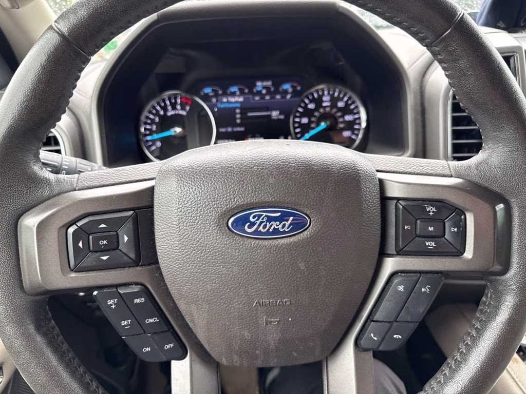 2020 Rapid Red Metallic Tinted Clearcoat Ford Expedition XLT RWD SUV