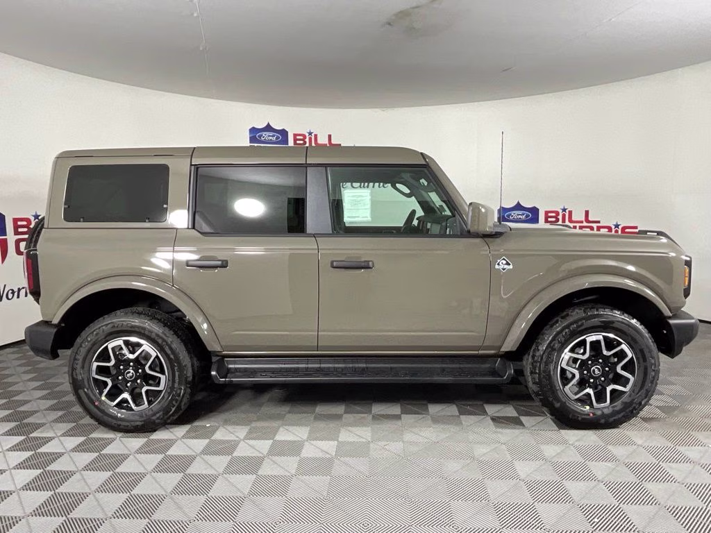 2026 Gray Ford Bronco Outer Banks 4X4 SUV