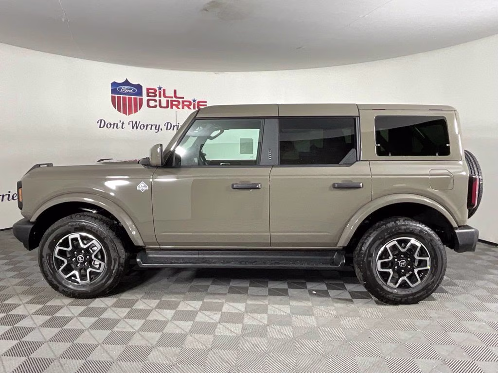 2026 Gray Ford Bronco Outer Banks 4X4 SUV