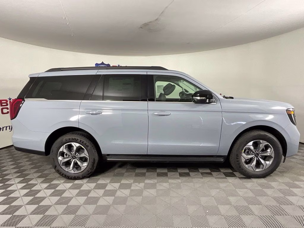 2027 Gray Metallic Ford Expedition Active RWD SUV