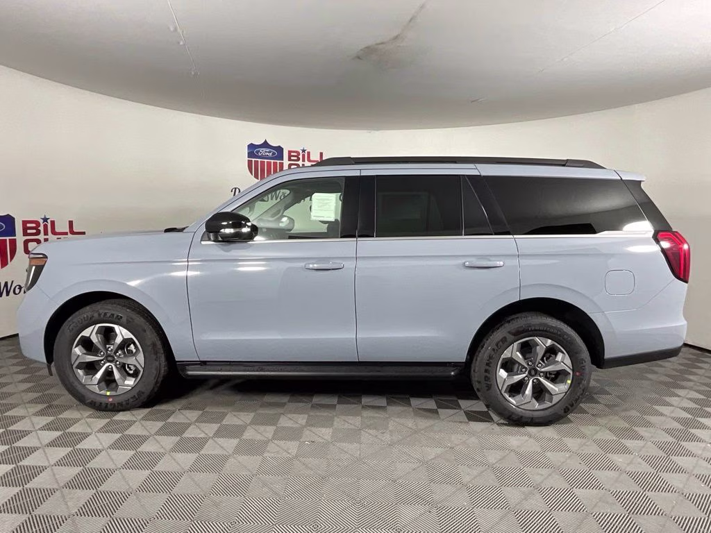 2027 Gray Metallic Ford Expedition Active RWD SUV