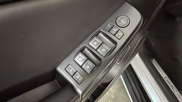2017 Quicksilver Metallic GMC Yukon SLT 4X4 SUV