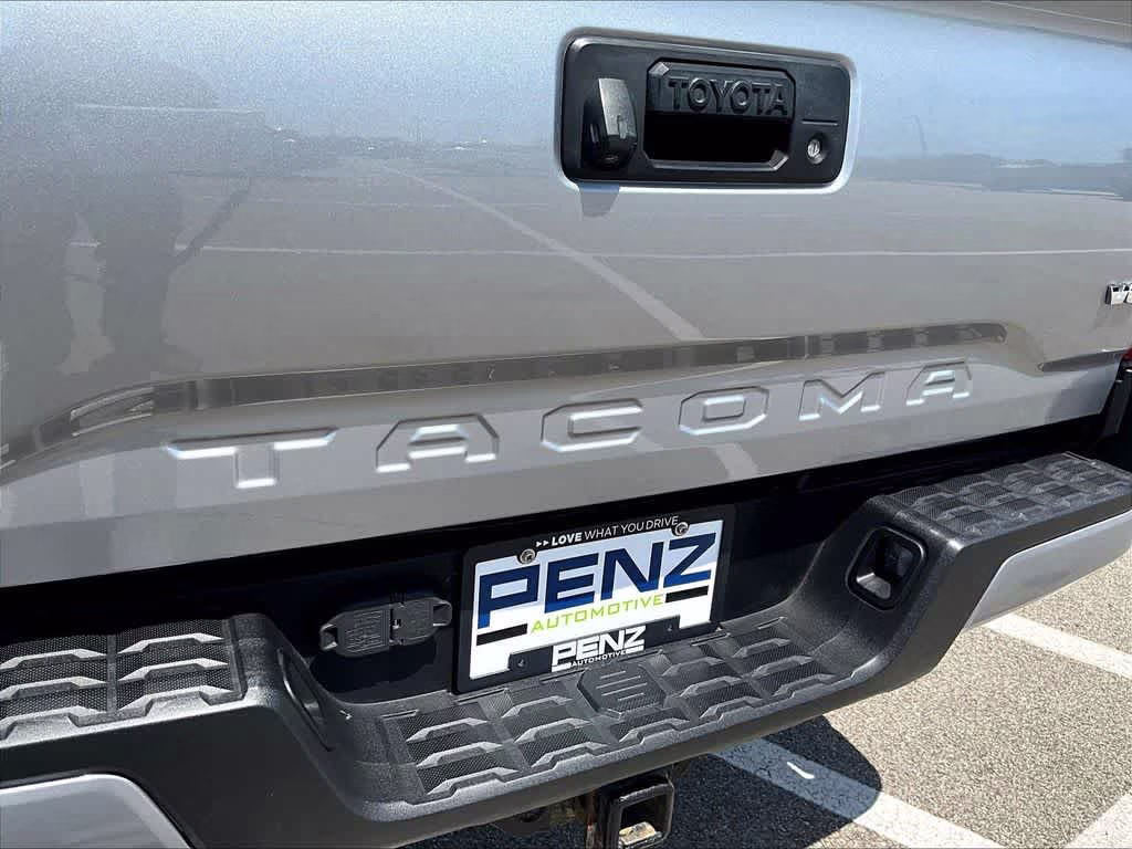 2019 Magnetic Gray Metallic Toyota Tacoma SR5 4X4 Truck