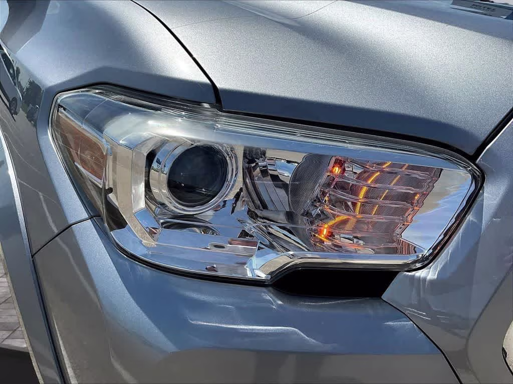 2019 Magnetic Gray Metallic Toyota Tacoma SR5 4X4 Truck