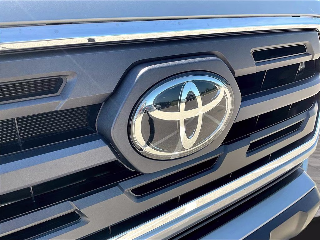 2019 Magnetic Gray Metallic Toyota Tacoma SR5 4X4 Truck