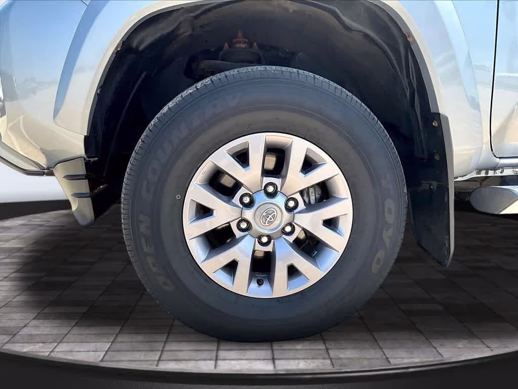 2019 Magnetic Gray Metallic Toyota Tacoma SR5 4X4 Truck