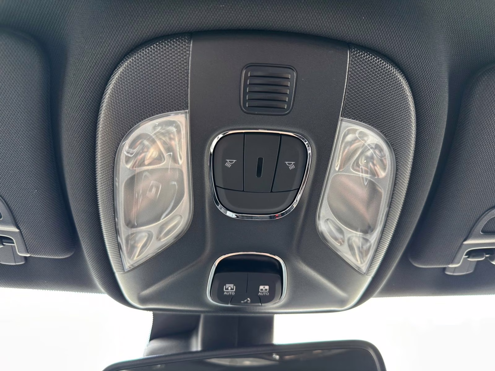 2025 Silver Zynith Metallic Clearcoat Jeep Compass Limited 4X4 SUV