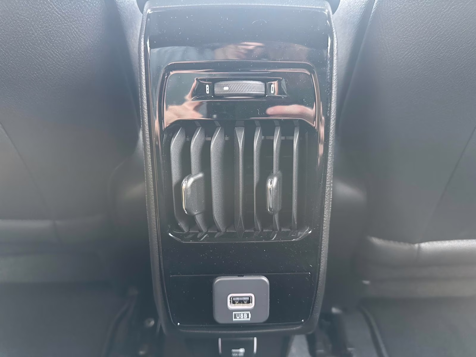 2025 Silver Zynith Metallic Clearcoat Jeep Compass Limited 4X4 SUV