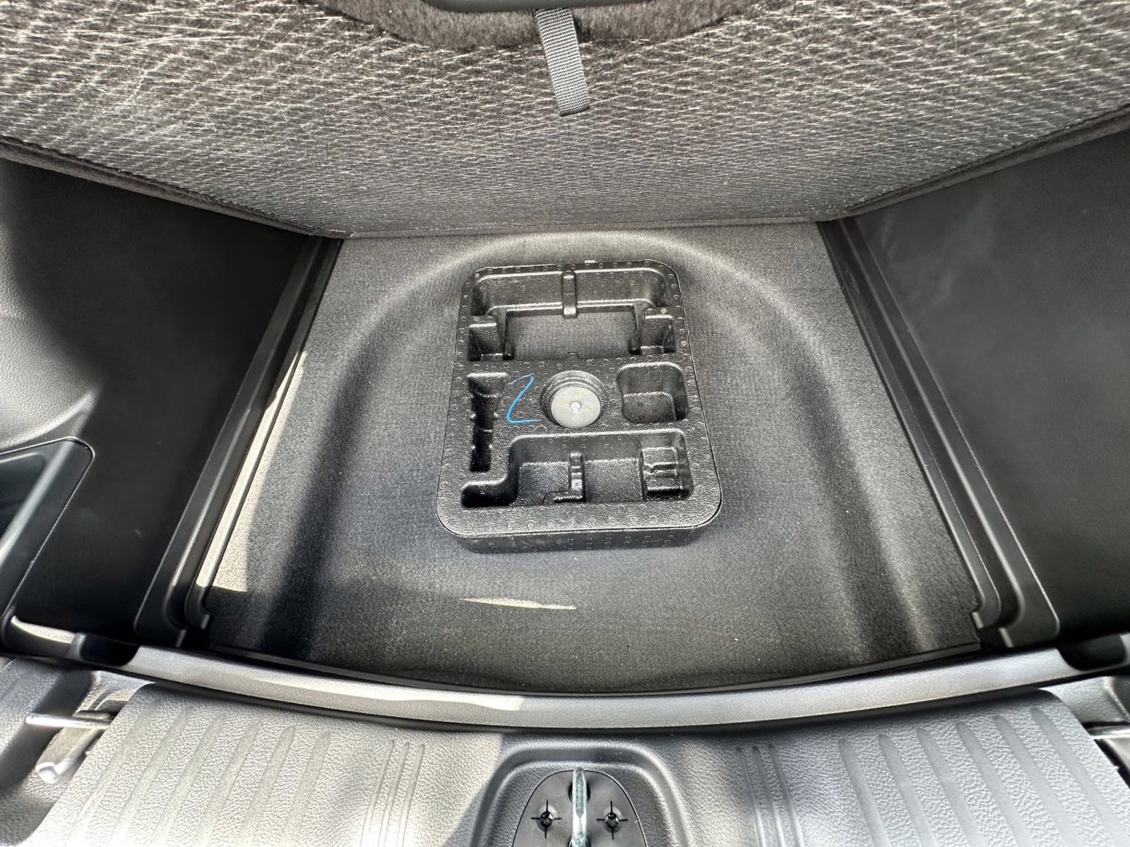 2025 Silver Zynith Metallic Clearcoat Jeep Compass Limited 4X4 SUV