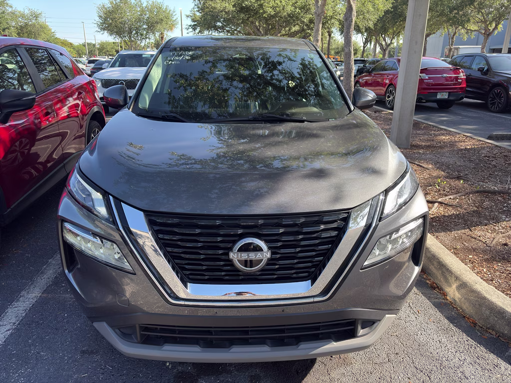 2022 Gun Metallic Nissan Rogue SV FWD SUV