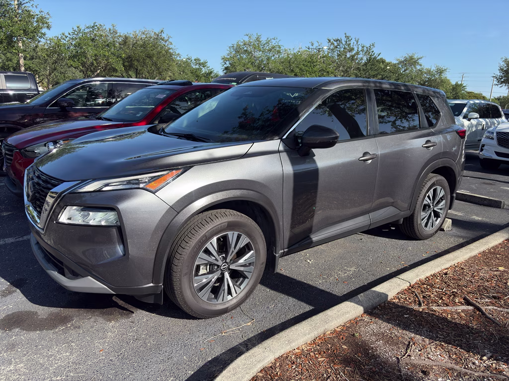 2022 Gun Metallic Nissan Rogue SV FWD SUV