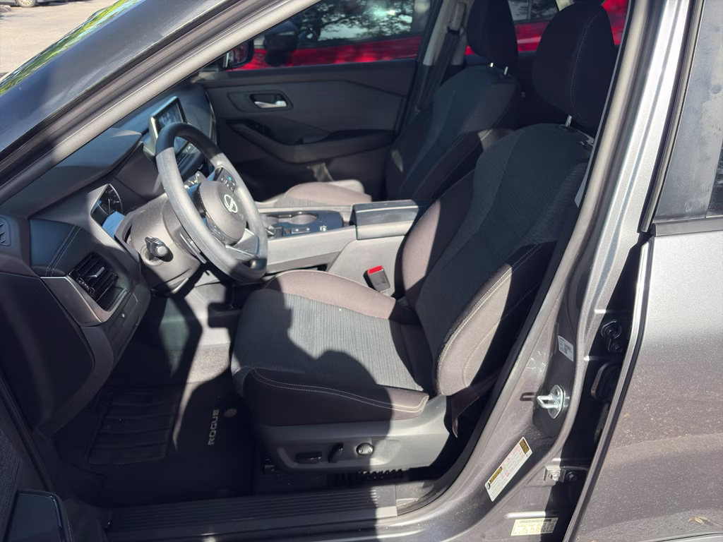 2022 Gun Metallic Nissan Rogue SV FWD SUV