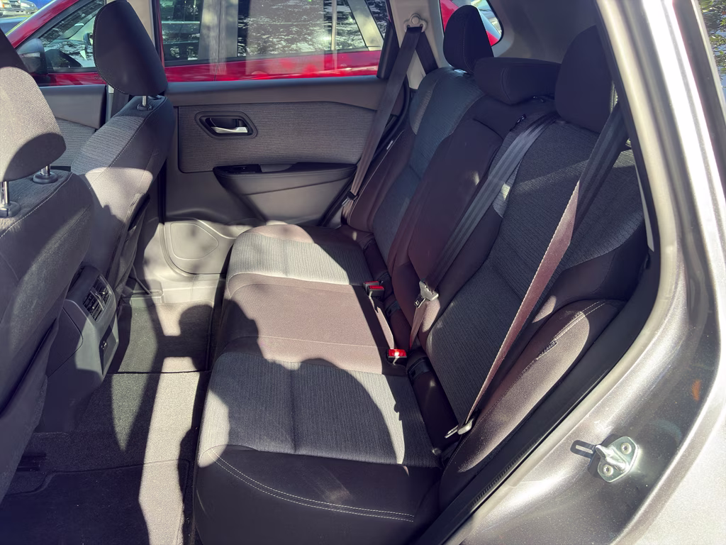 2022 Gun Metallic Nissan Rogue SV FWD SUV