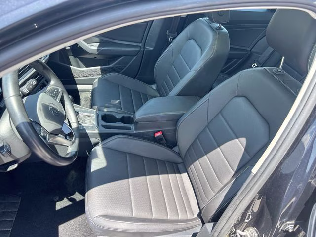 2024 Black Volkswagen Jetta 1.5T SE FWD Sedan