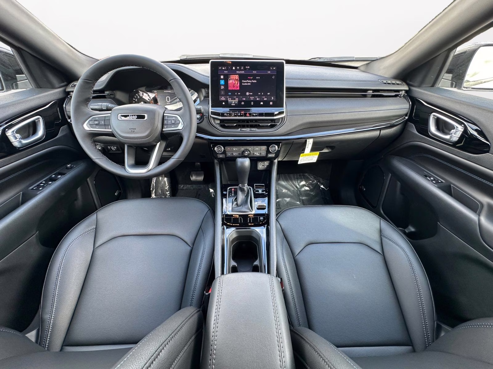 2025 Silver Zynith Metallic Clearcoat Jeep Compass Limited 4X4 SUV