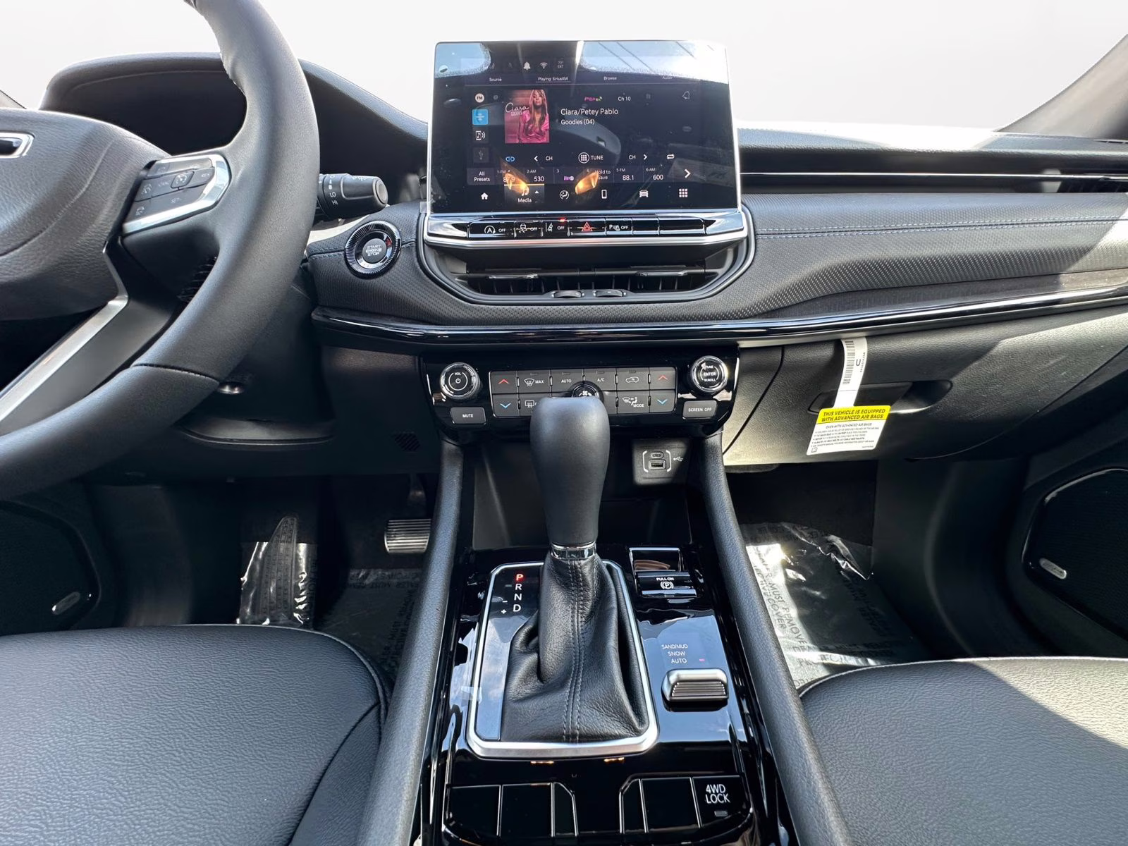 2025 Silver Zynith Metallic Clearcoat Jeep Compass Limited 4X4 SUV