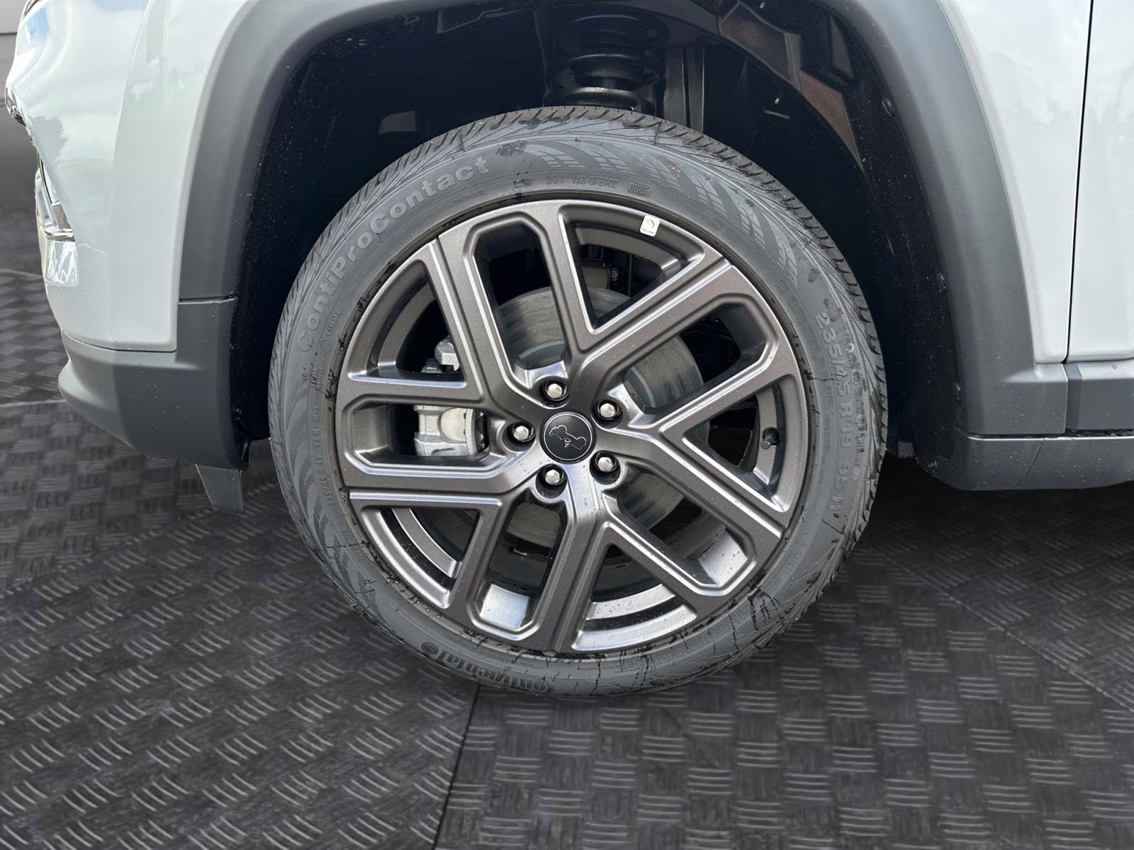 2025 Silver Zynith Metallic Clearcoat Jeep Compass Limited 4X4 SUV