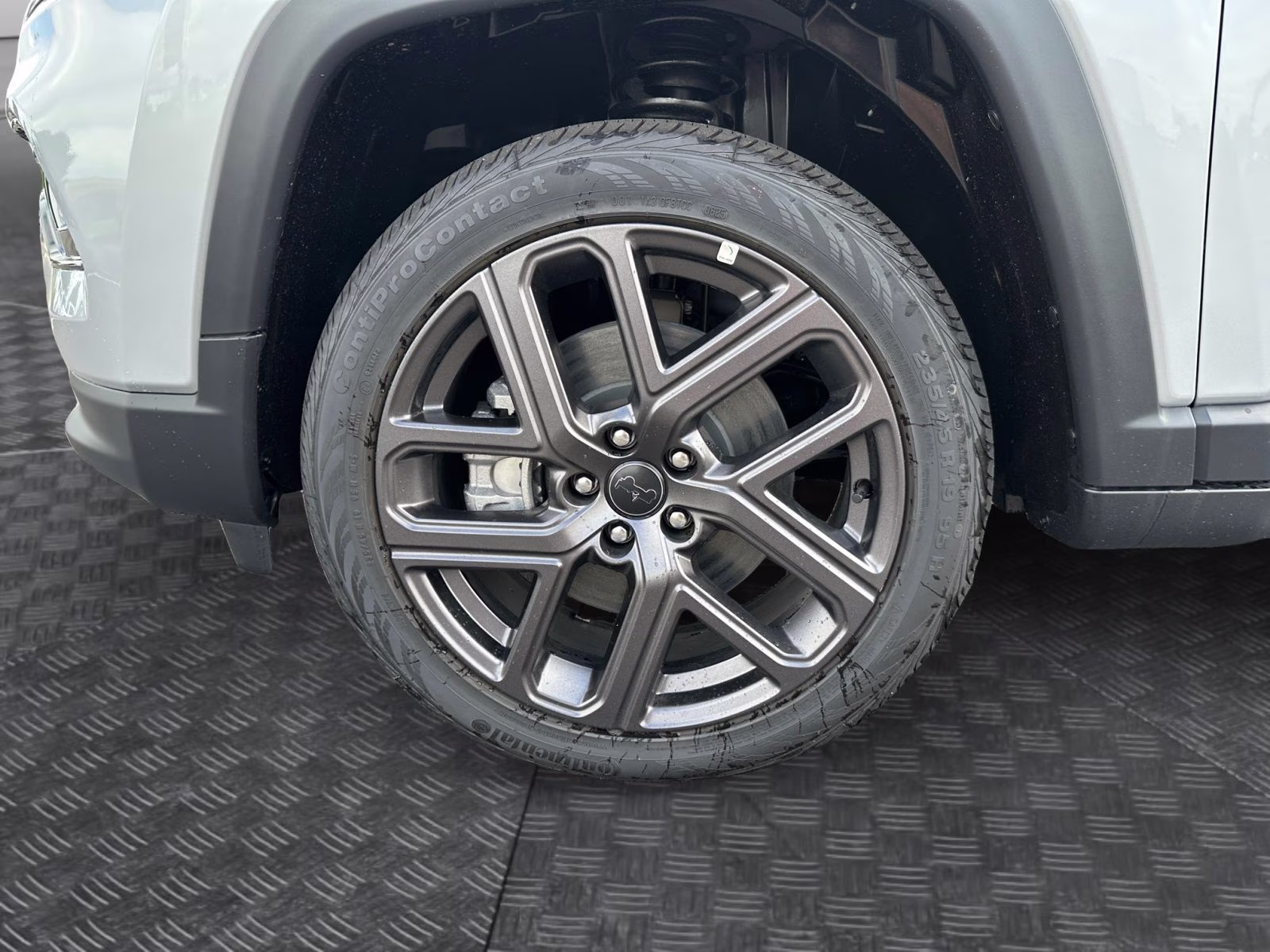 2025 Silver Zynith Metallic Clearcoat Jeep Compass Limited 4X4 SUV