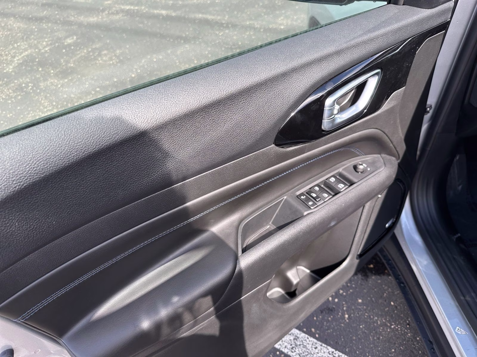2025 Silver Zynith Metallic Clearcoat Jeep Compass Limited 4X4 SUV
